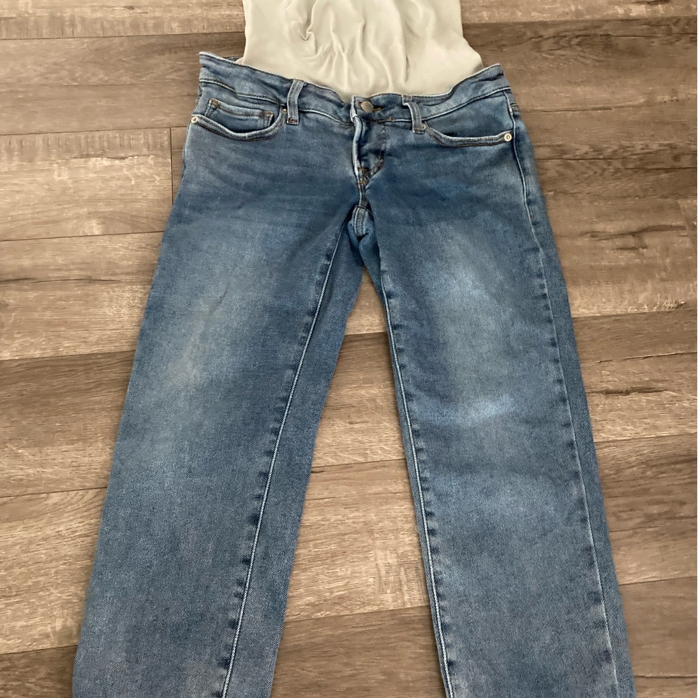 Boyfriend fit maternity jeans.
